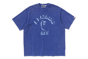 GARMENT DYE SPRAY PRINT COLLEGE RELAXED FIT TEE MENS